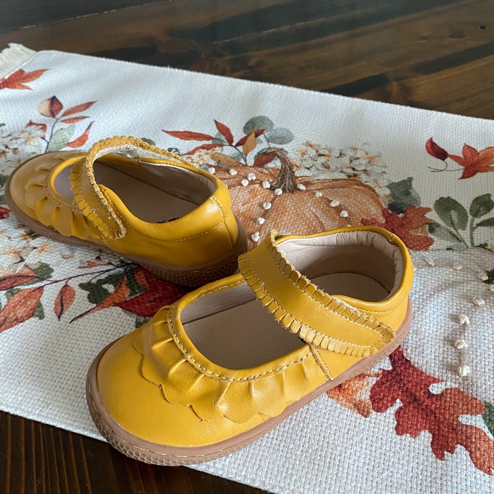 Shoes - Picture 3 of 7